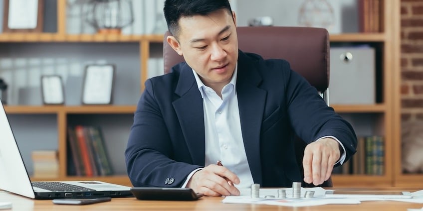 Investing in Physical Gold vs Gold ETFs: Pros and Cons